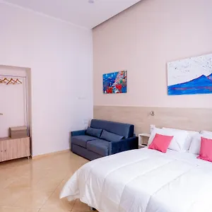 Leone Toledo Bed & Breakfast